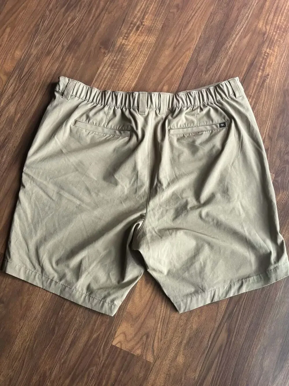 Banana Republic Men's Quick-Dry Flex Waistband Flat Front Shorts in Elmwood, Siz